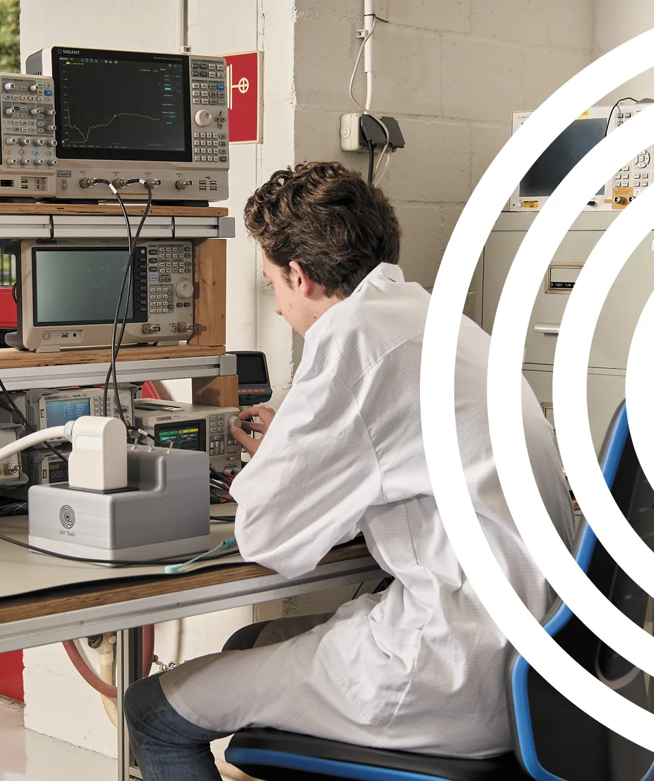 Engineer at the measurement bench