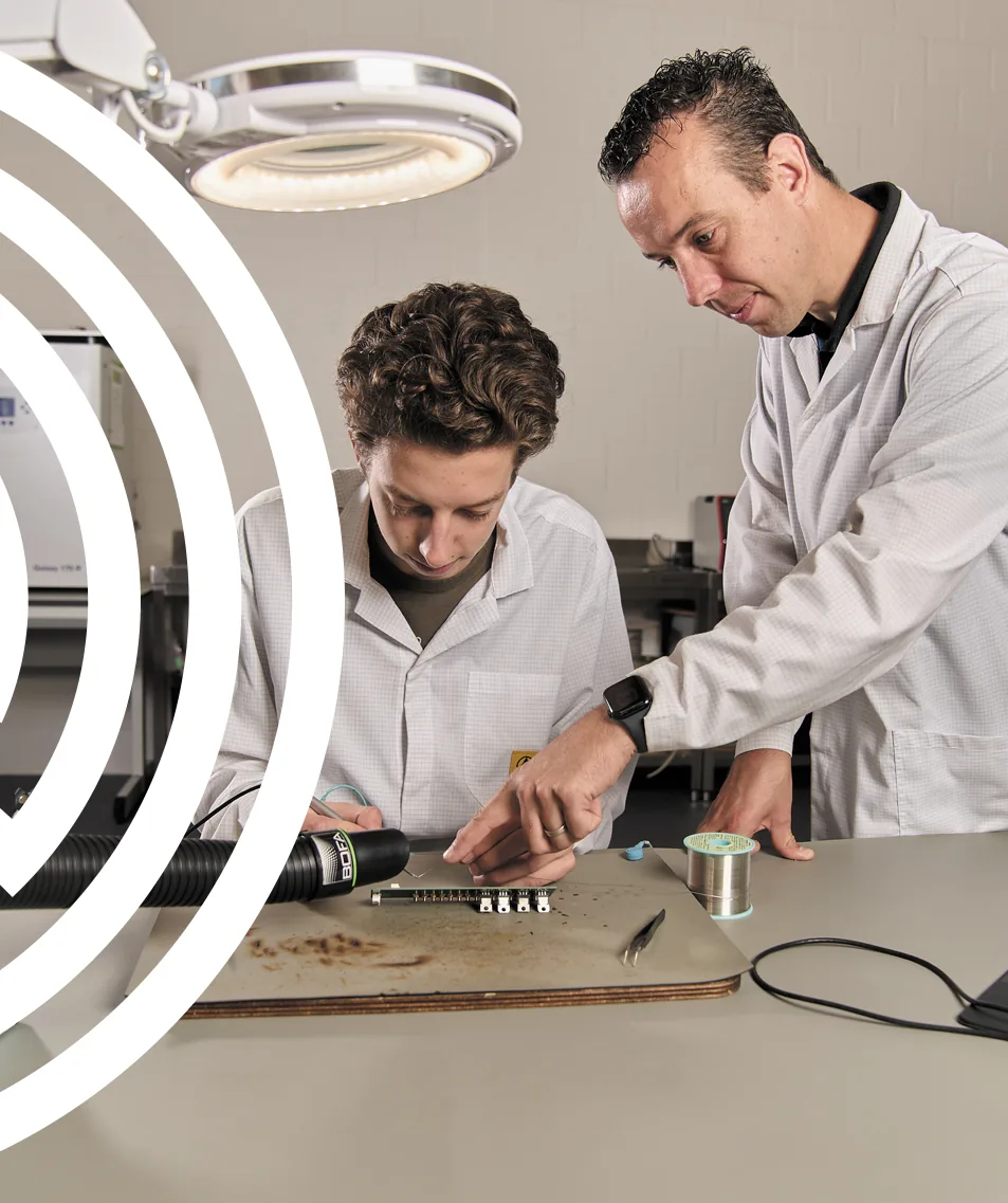 Engineers working on the 3T High-Res Neuro Coil